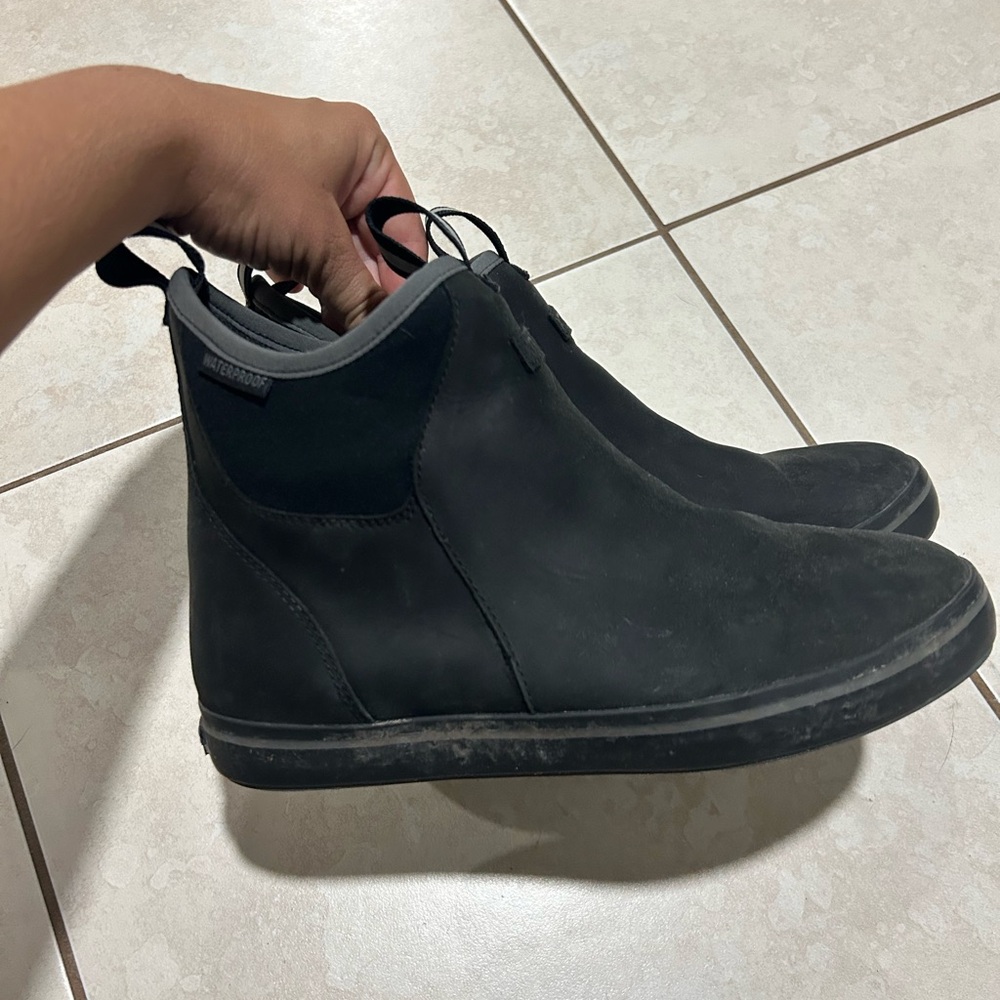 XTRATUF leather deck boots ladies 9.5